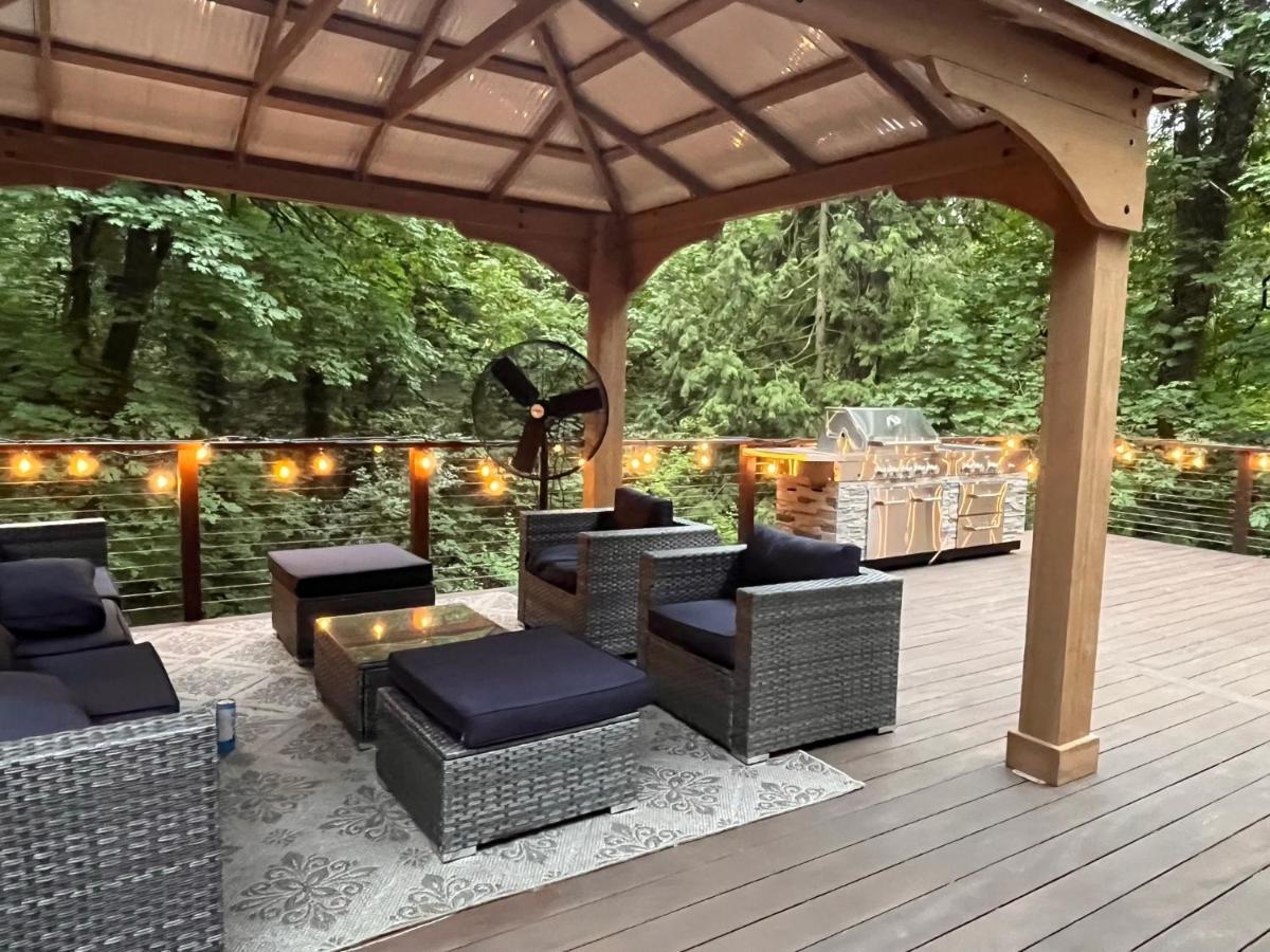 Serene Oasis Getaway With Sauna And A Swim Spa. Portland Exterior foto